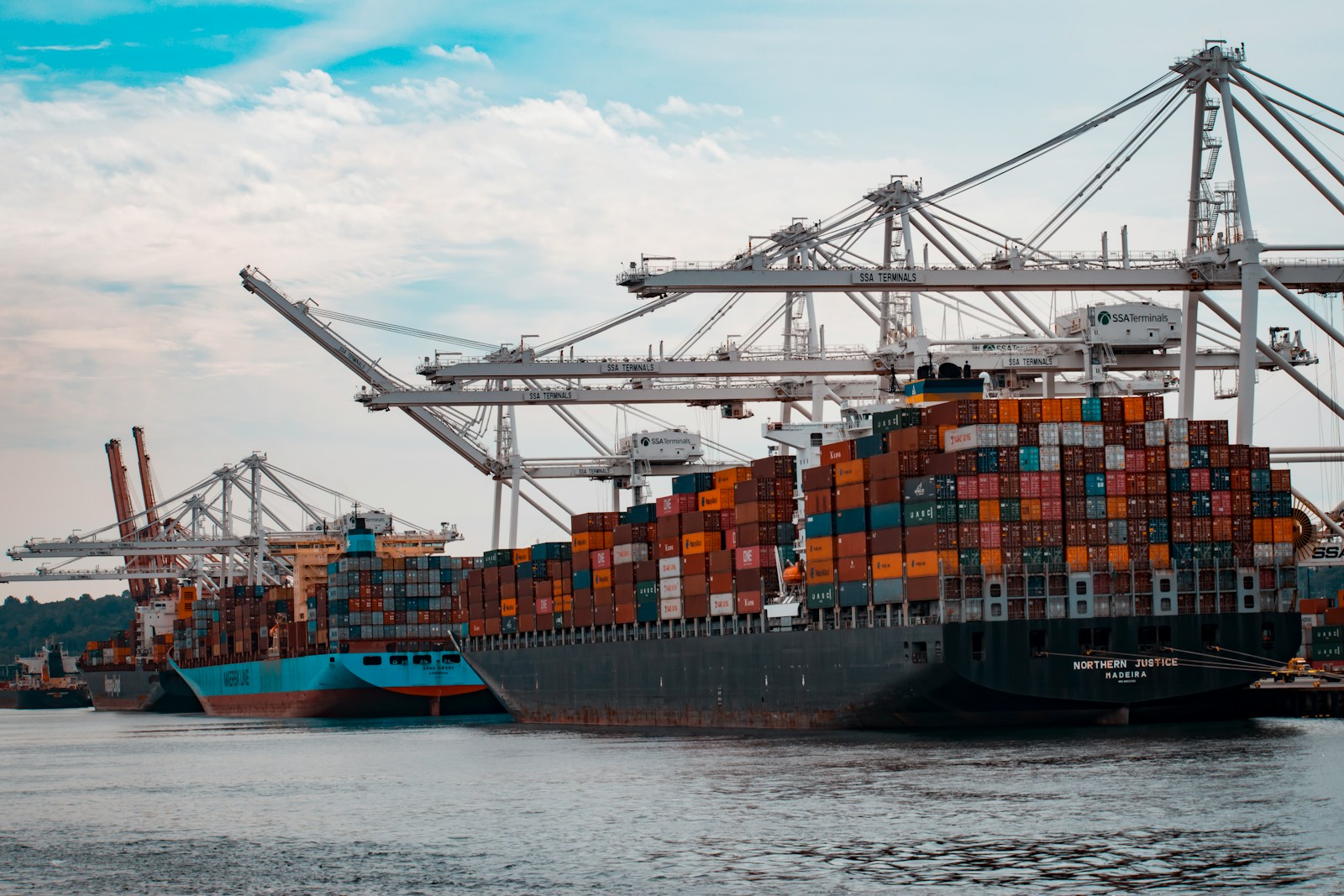 Ways to Save Money on Global Shipping