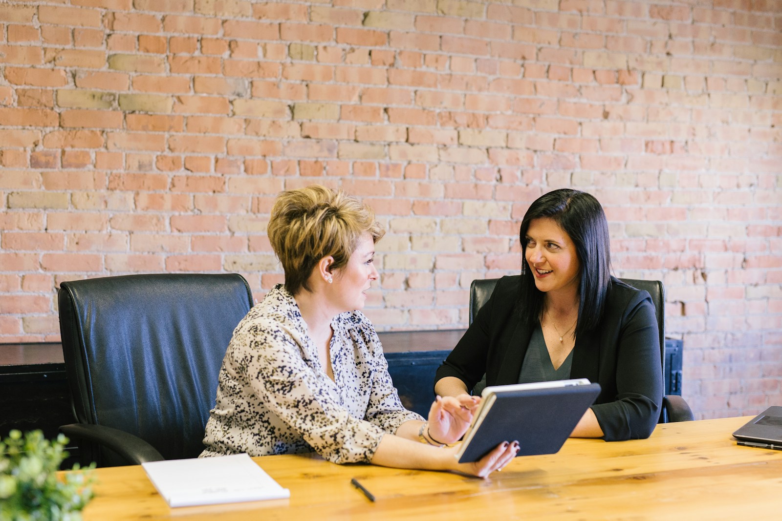 6 differences between being visible and being memorable as a founder