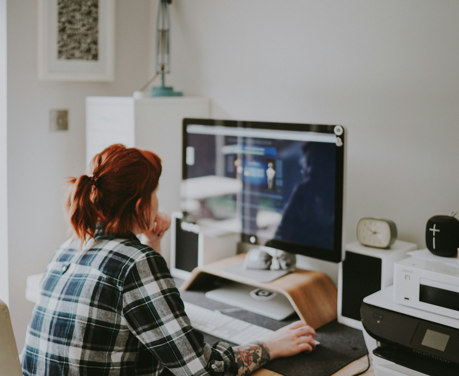 8 ways to balance job searching and starting a side business