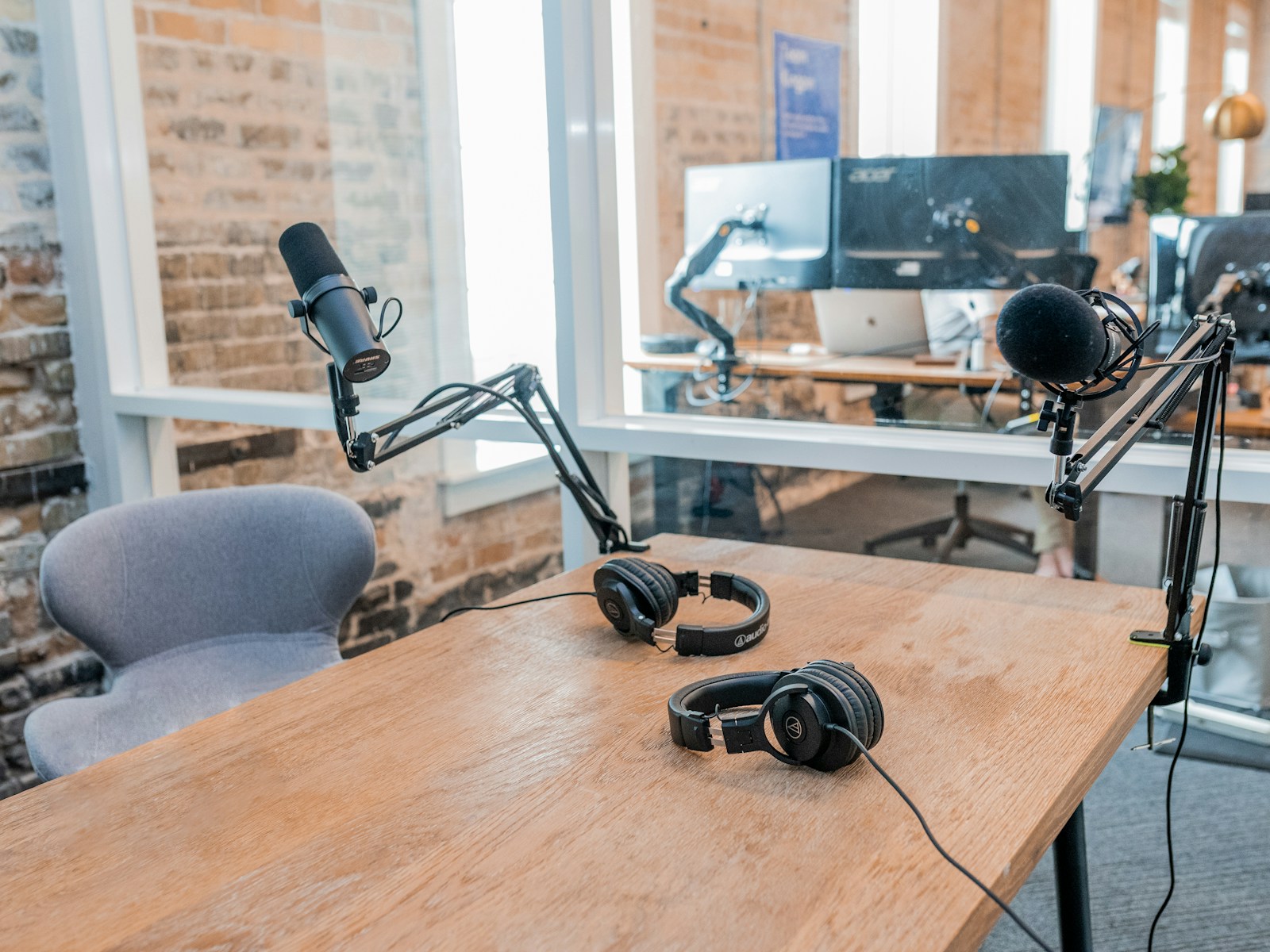 6 ways young professionals in tech can find useful podcasts