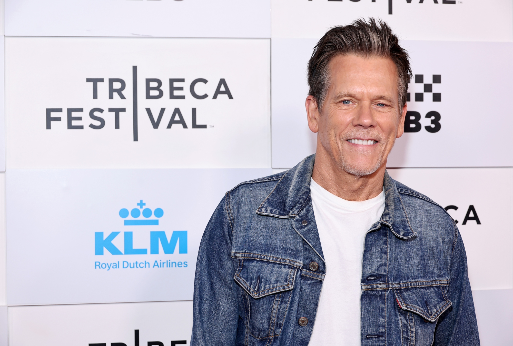 illuminarium, las vegas, rolling stone, amplified, immersive rock experience, kevin bacon