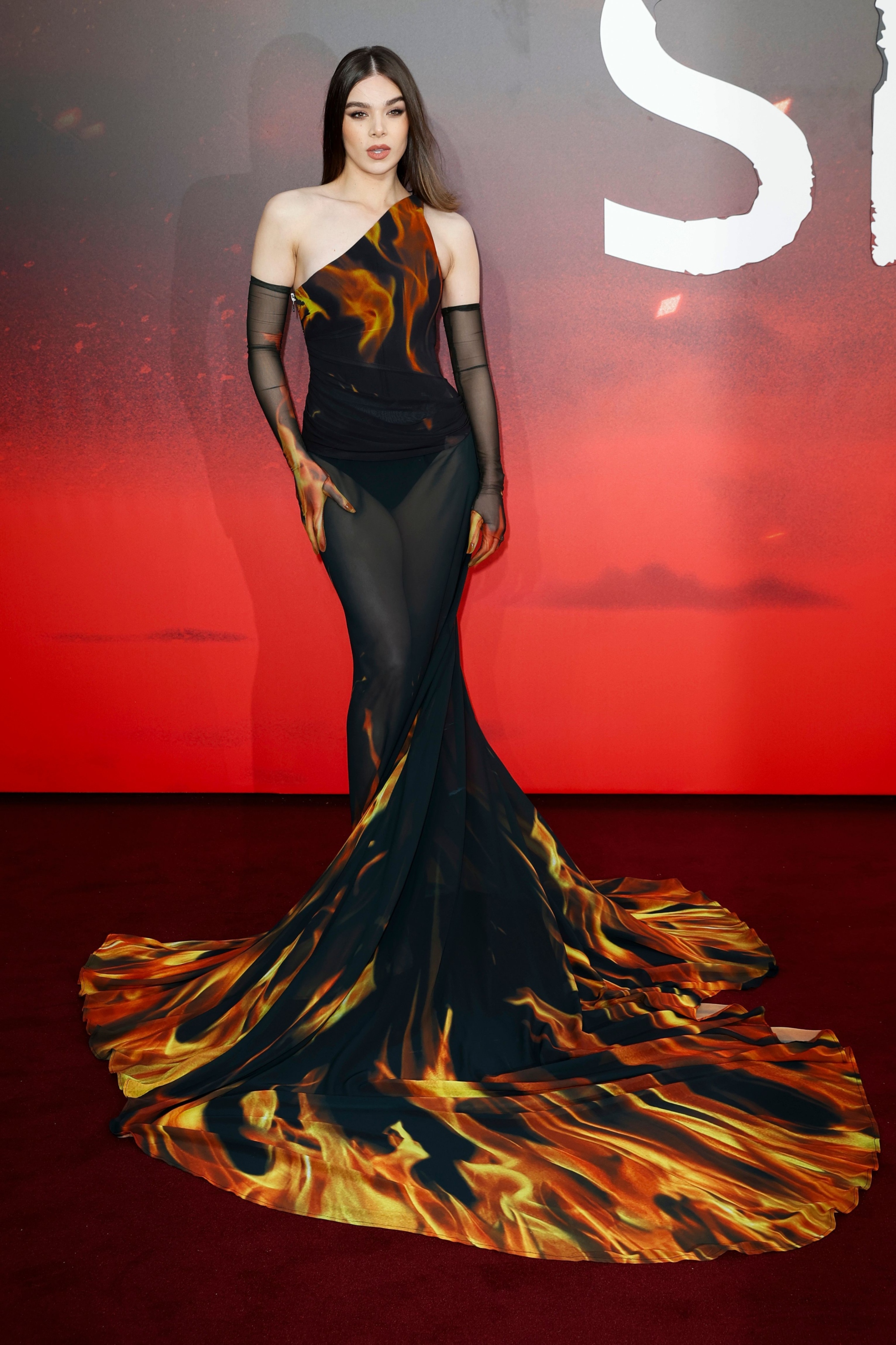 Hailee Steinfeld wears Robert Wun to the