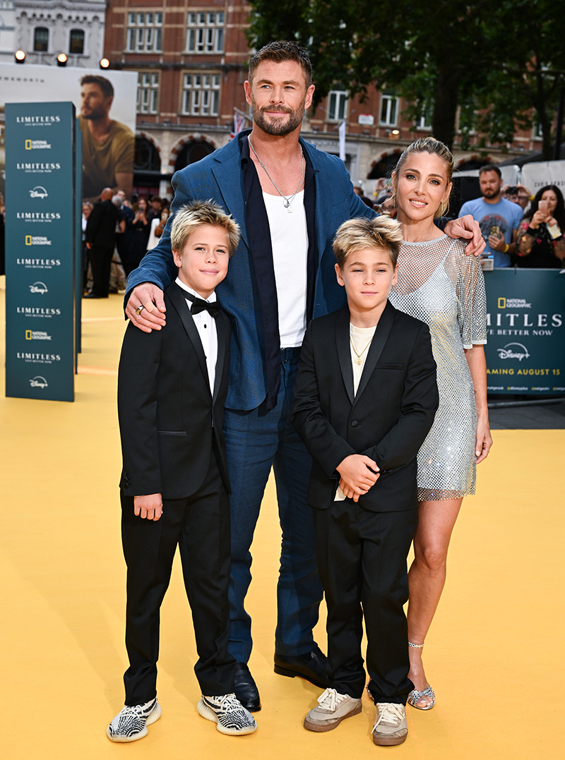 LONDON, ENGLAND - JULY 17: Chris Hemsworth and Elsa Pataky  with Tristan Hemsworth (L) and Sasha Hemsworth attend the