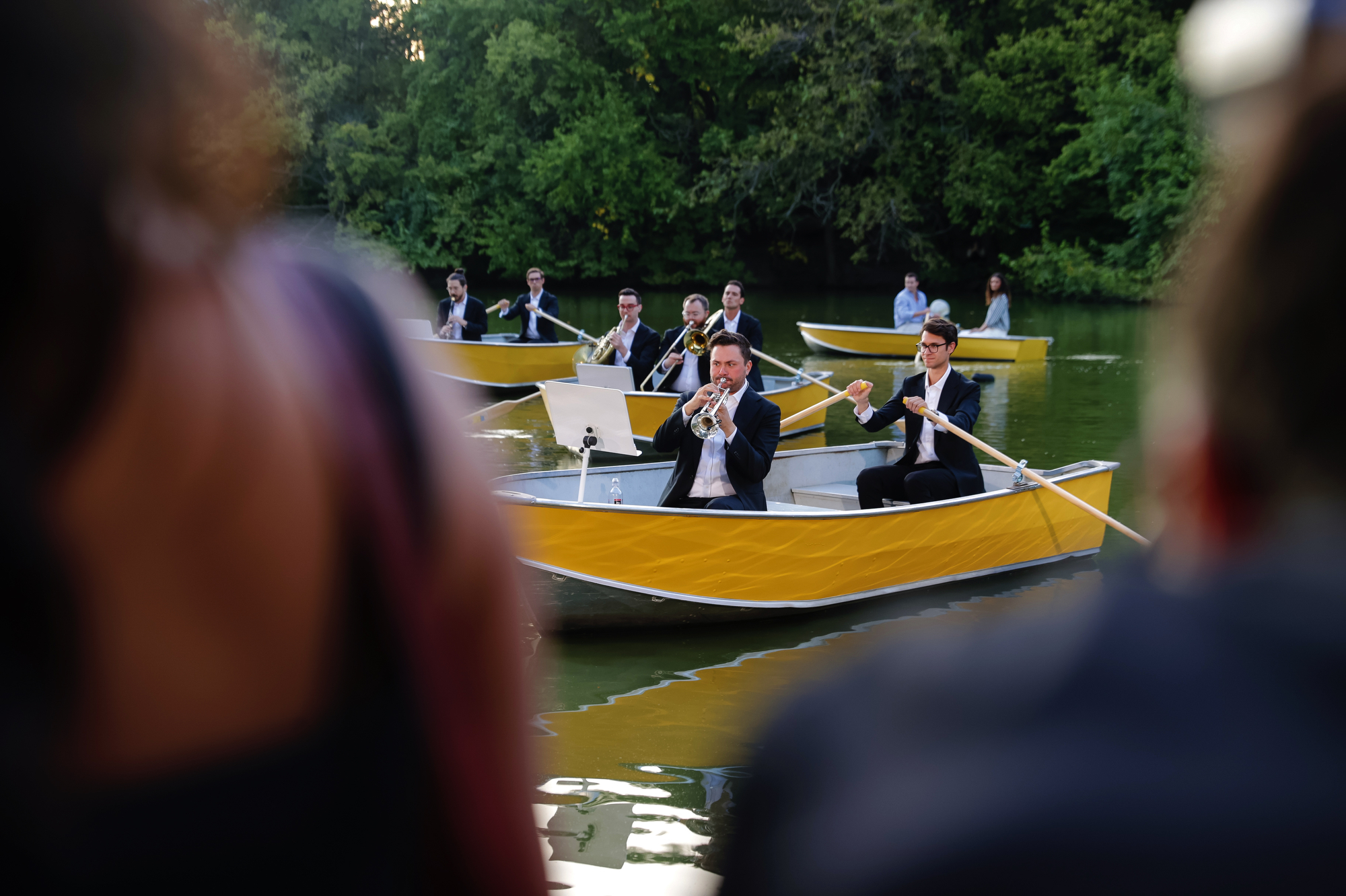 The scene at Jacquemus x Veuve Dinner held at the Central Park Boathouse