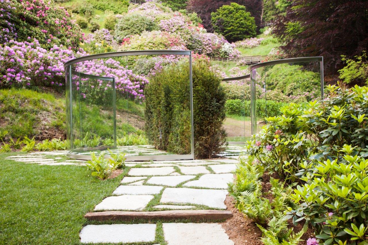 Two way mirror Hedge arabesque -2014_Dan Graham