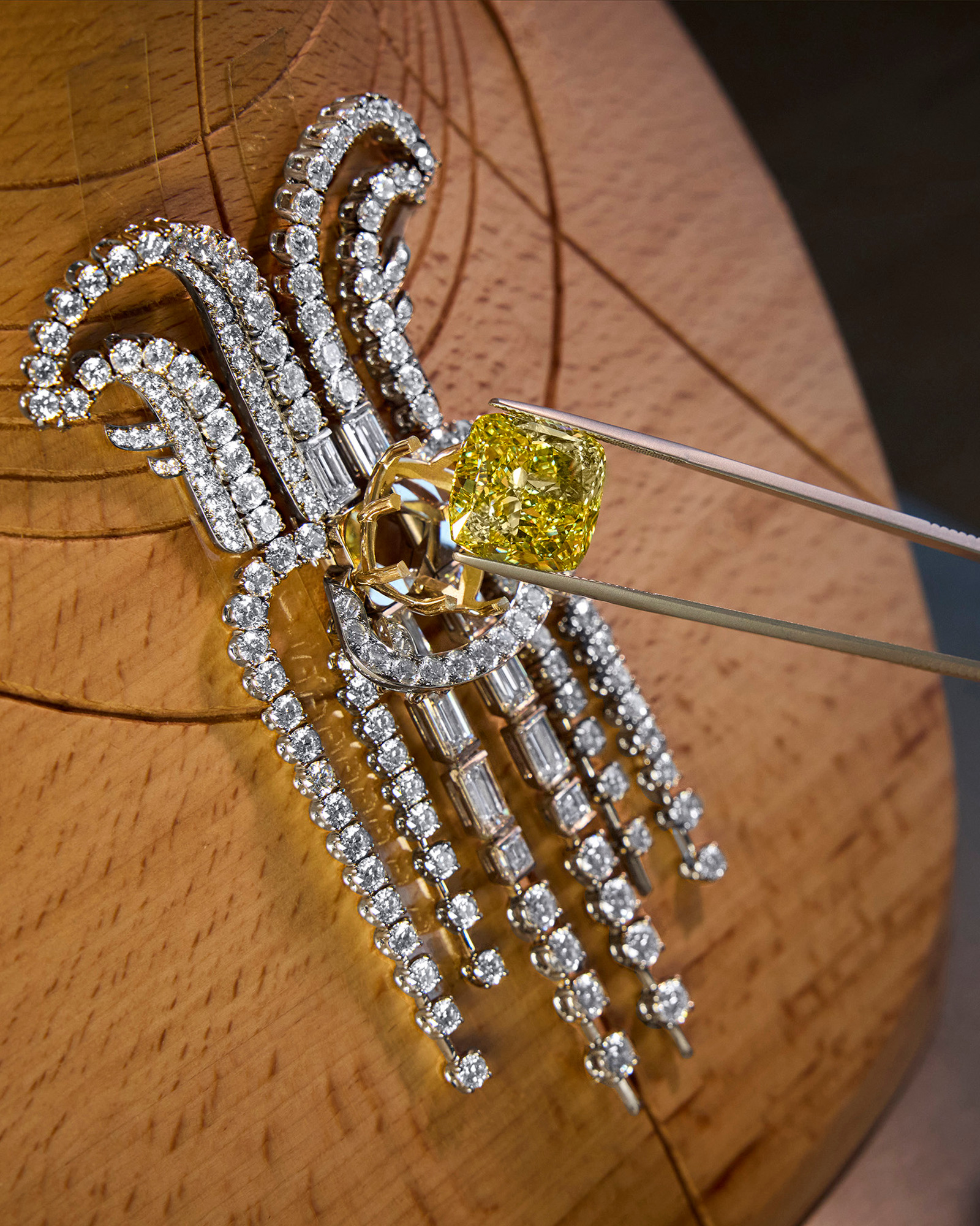 Eaux d'Artifice high jewelry anniversary necklace