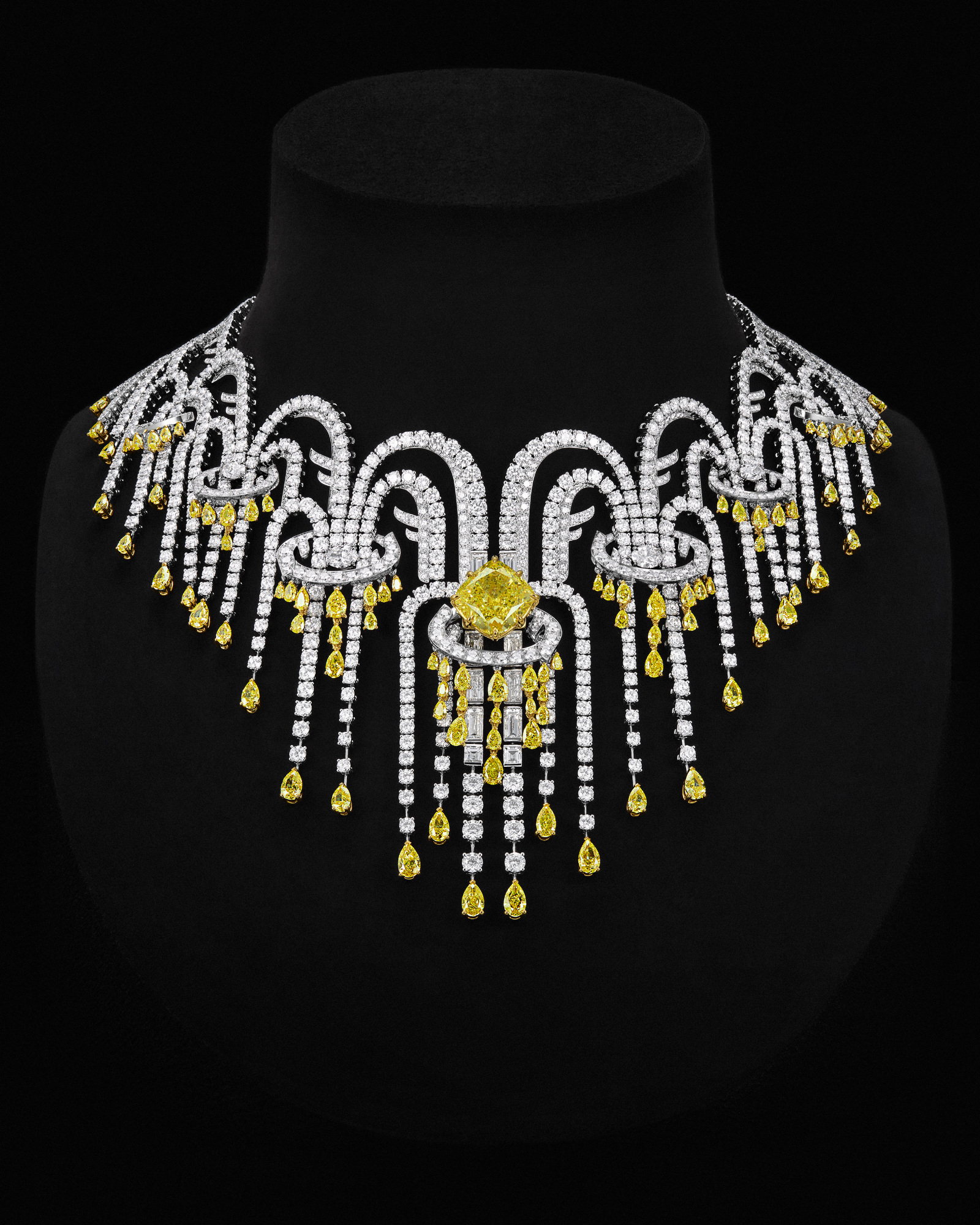 Eaux d'Artifice high jewelry anniversary necklace