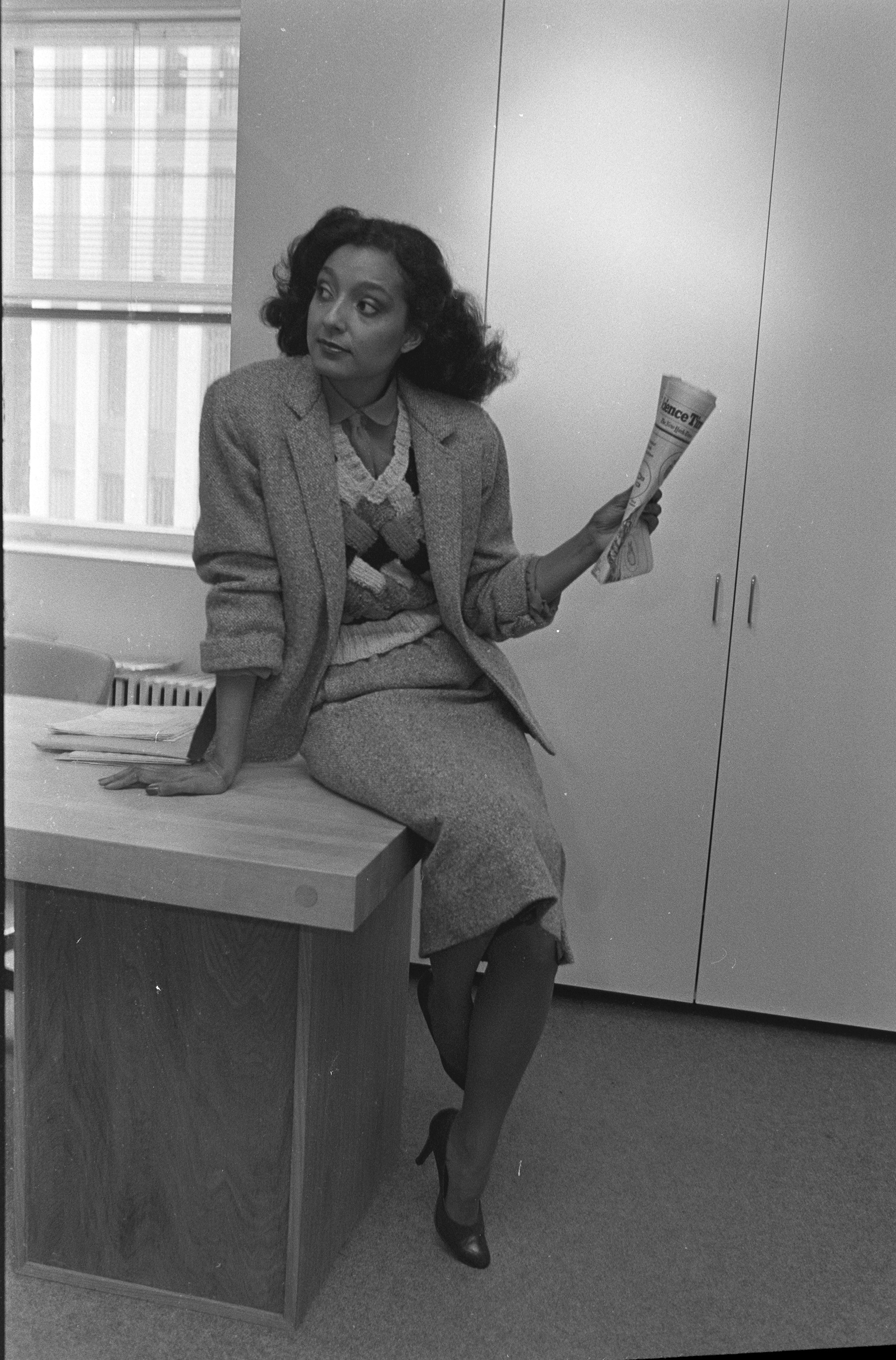 model wearing Liz Claiborne Holiday 1980 RTW skirt suit set.